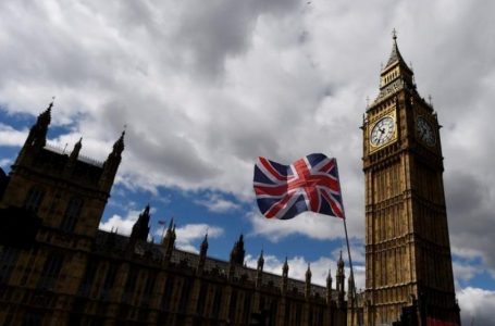 Anglia thërret seancë parlamentare për krizën në Afganistan
