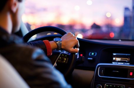 Ky është personi i vetëm në botë që mund të vozisë automjetin pa patentë shoferi