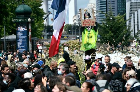 Franca ndizet nga protestat kundër vaksinimit të detyrueshëm