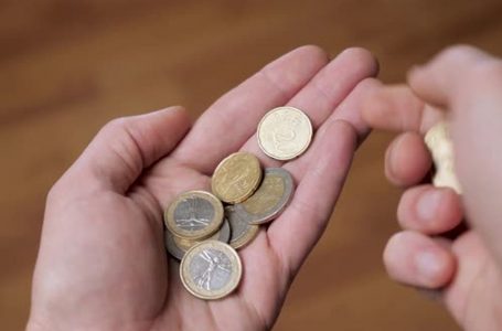 Bie numri i familjeve që kërkojnë ndihmë sociale në Kosovë, Mitrovica mbetet komuna më e varfër