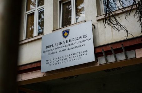 Ministria e Shëndetësisë publikon listat e infermierëve të cilët janë pranuar në QKUK dhe të gjitha spitalet rajonale