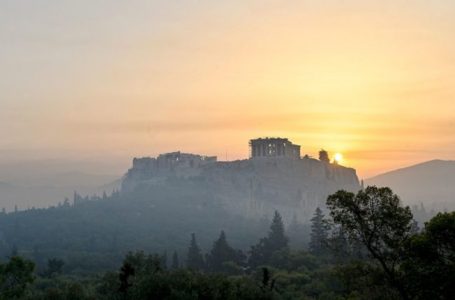 Vendlindja e Lojërave Olimpike shpëtohet pasi zjarri përfshiu Evropën Jugore
