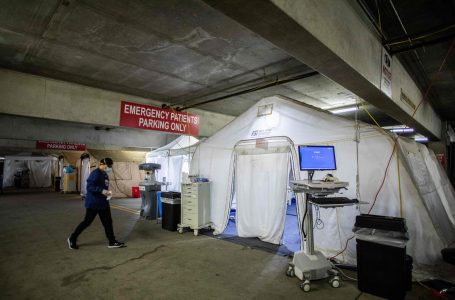 Pas shtimit të rasteve me Covid-19, një spital në ShBA e mbush garazhin me shtretër