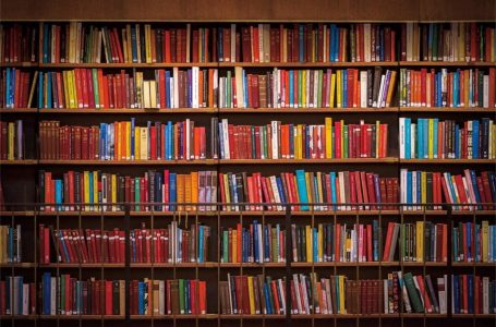 Libri i huazuar i rikthehet bibliotekës pas 43 vjetësh