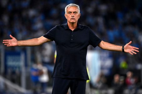 Mourinho sqaron të ardhmen e tij mes spekulimeve për një rikthim të mundshëm te Chelsea