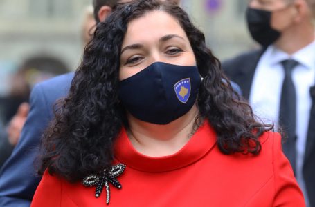Osmani uron qytetarët për 14 vjetorin e pavarësisë: Sakrifica për shtetin ka qenë e madhe