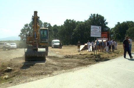 Filluan punimet për asfaltimin e nëntë akseve rrugore në fshatin Ujz