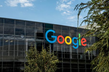 Google bllokoi llogaritë e qeverisë afgane