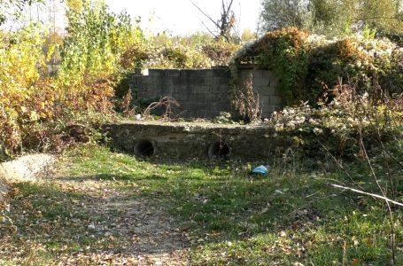 Mulliri i Qemajl Begut dikur monument kulturo-historik, tani ka mbetur nën rrënoja