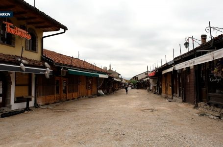 Punimet në Çarshinë e Vjetër nuk vazhdojnë, problem janë pllakat e granitit jo adekuate