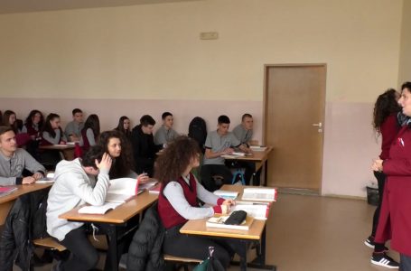 Çmimi i uniformave i lartë për prindërit që kanë më shumë se një fëmijë në shkollë