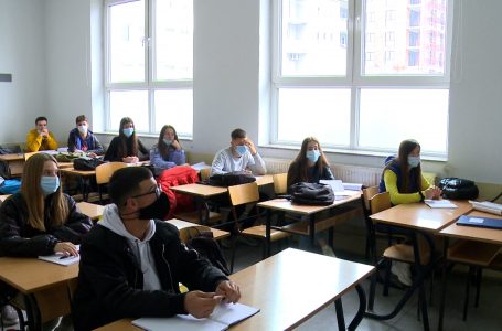 Pavarësisht vështirësive në transport gjatë vikendit, nxënësit i zëvendësojnë orët e humbura