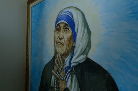 Arkivi shtetëror i Kosovës e ai i Maqedonisë së Veriut hapin ekspozitë për Nënë Terezën