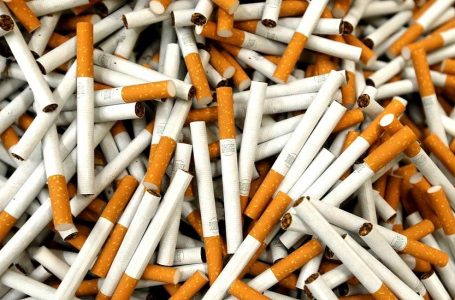 Kur pakot e cigareve duken njësoj, njerëzit priren të blejnë më pak