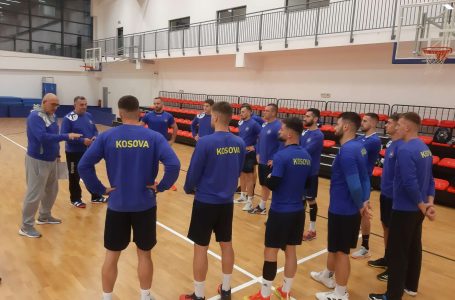 Kosova nis stërvitjet, përgatitet për ndeshjen me Turqinë