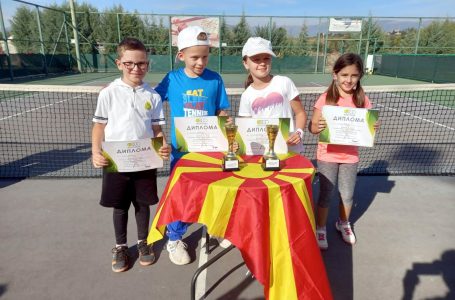 Tenistët nga Gjakova kthehen me vende të para nga turneu “Detski Tenis 2021” në Maqedoni