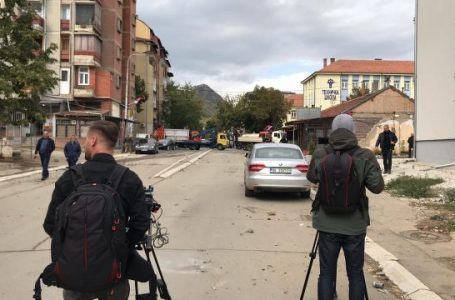 Sulmohen gazetarët dhe kameramanët në veri të Kosovës