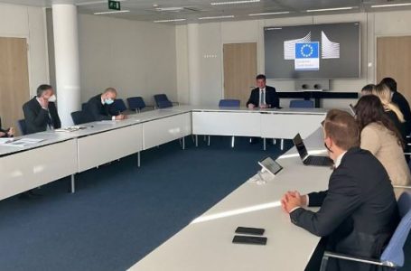 Takimi i grupit punues për targat, Lajçak: Pas 6 muajve besoj që do të paraqiten gjetjet konkrete