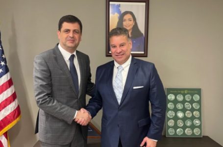 Escobar viziton Ambasadën e Kosovës në SHBA