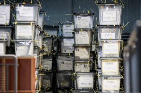 Refuzohen mbi 1 mijë zarfe me vota përmes postës