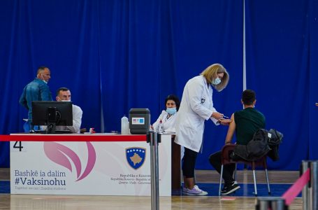 MSH bën thirrje për vaksinim: Mbroni veten dhe të dashurit tuaj në këtë sezon festash
