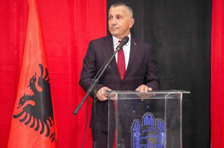 Kamberi kërkon nga Prishtina e Tirana të jenë më të pranishme në Luginë