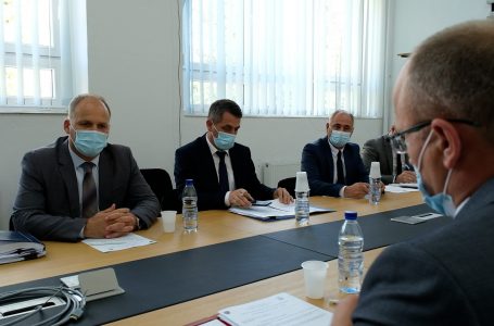 Bordi i SHSKUK-së siguron mbështetje për përmirësimin e infrastrukturës në spitalin e Gjakovës