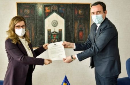 Për herë të parë një grua nga Gjakova udhëheq Ministrinë e Shëndetësisë