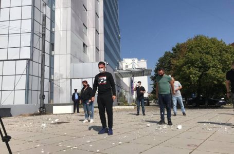 ​Gastronomët në mbrëmje protestojnë me sirena para Qeverisë