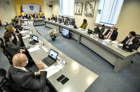 Qeveria u vazhdon edhe për dy muaj shtesat prej 10% të pagës për stafin shëndetësorë