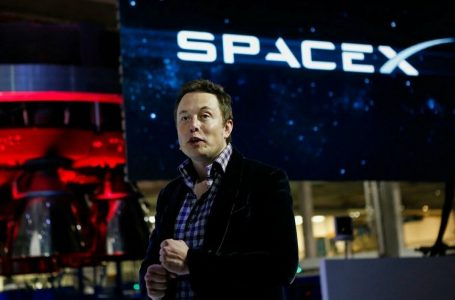 Elon Musk ofron internet gjatë fluturimeve me avion