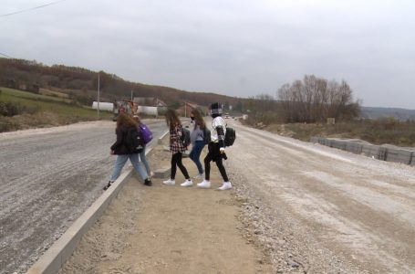 Banorët e lagjes Gjekaj në fshatin Cërmjan me kërkesë për një rrethrrotullim