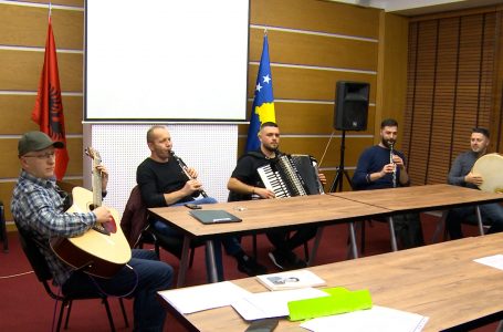 Kanë filluar përgatitjet për koncertin “Një jetë me këngën” kushtuar Qamilit të vogël