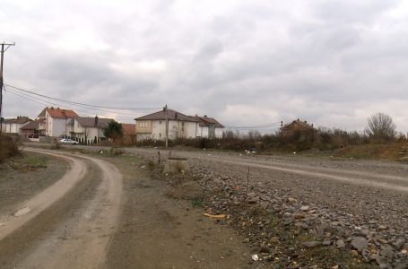 Rruga “Bujar Roka” me një numër të madh mbeturinash