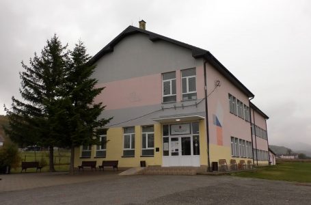 Me këngë e poezi u shënua sot festa e shkollës “Anton Çetta” në Dol