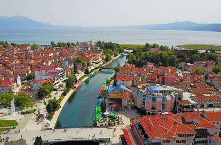 Struga, qytet i bastoreve