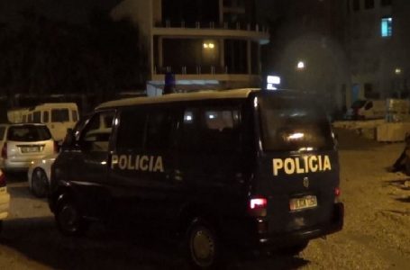 Breshëri plumbash në mes të Tiranës, vriten dy persona në një veturë