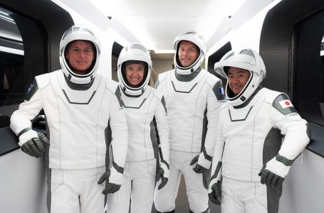 Pas 200 ditësh qëndrimi në hapësirë, astronautët e SpaceX kthehen në tokë