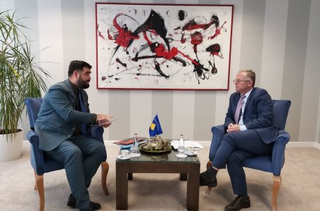 Bislimi pret në Prishtinë kreun e Këshillit Kombëtar Shqiptar, flasin për Luginën