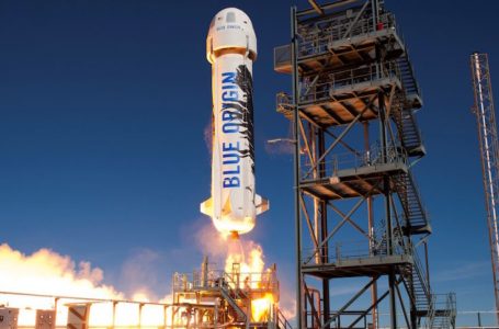 Blue Origin do të dërgojë gjashtë turistë në hapësirë ​​në dhjetor