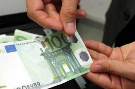 Mbi 14 mijë euro të falsifikuara iu gjetën një personi në Vërmicë