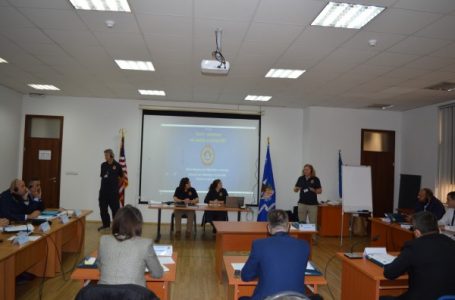 ​23 zyrtarë të IPK-së certifikohen nga instruktorë të FBI-së