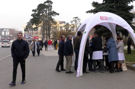 Aktivitet në qendër të qytetit për të shënuar ditën botërore të diabetit