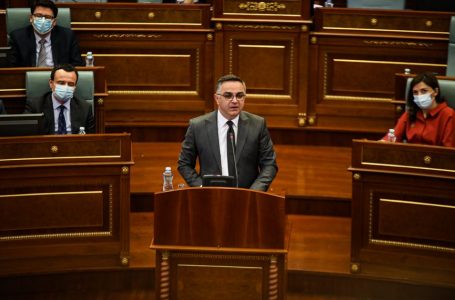 ​Tahiri kërkon nga qeveria që ligji i pagave të dërgohet në Kuvend për miratim