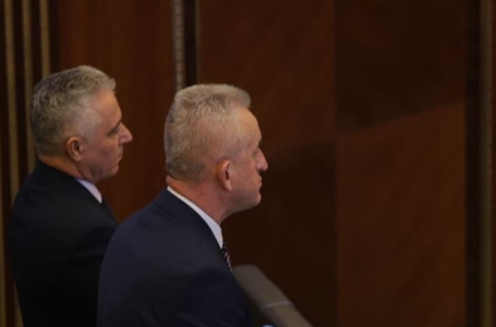 Betohen deputetët e rinj Rashit Qalaj dhe Isak Shabani, zëvendësojnë Bedri Hamzën dhe Fadil Nurën