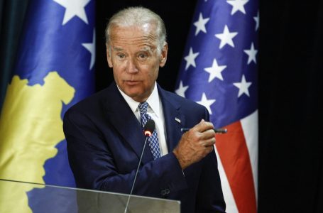 Zëri i Amerikës: Kosova do të ftohet në Samitin për Demokraci të organizuar nga Joe Biden