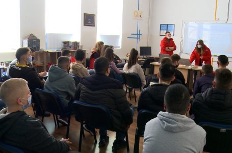Kryqi i Kuq njofton nxënësit mbi shëndetin e organeve riprodhuese dhe dhunën seksuale