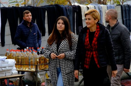 Kusari-Lila nis ditën në pazarin e paralagjes Dardania, premton kushte më të mira – KRONIKË ZGJEDHORE