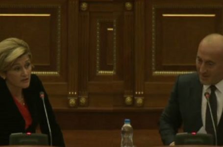 “Ramush, aspak s’ia futa, ia ke fut ti” – Përplasen Kusari-Lila e Haradinaj në Kuvend