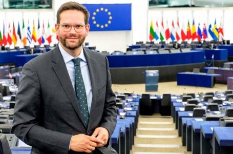 Eurodeputeti austriak bën thirrje për liberalizim të vizave për Kosovën